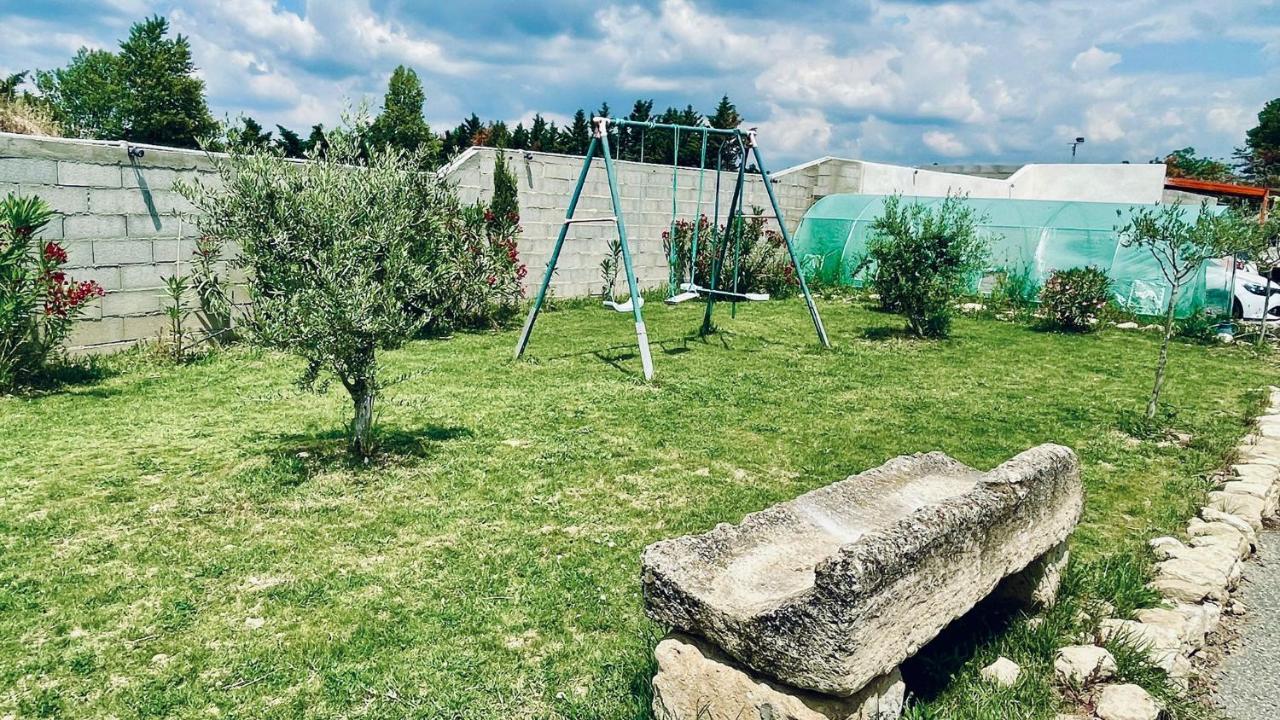 Вилла Chez Eric Et Marine Robion en Luberon Экстерьер фото